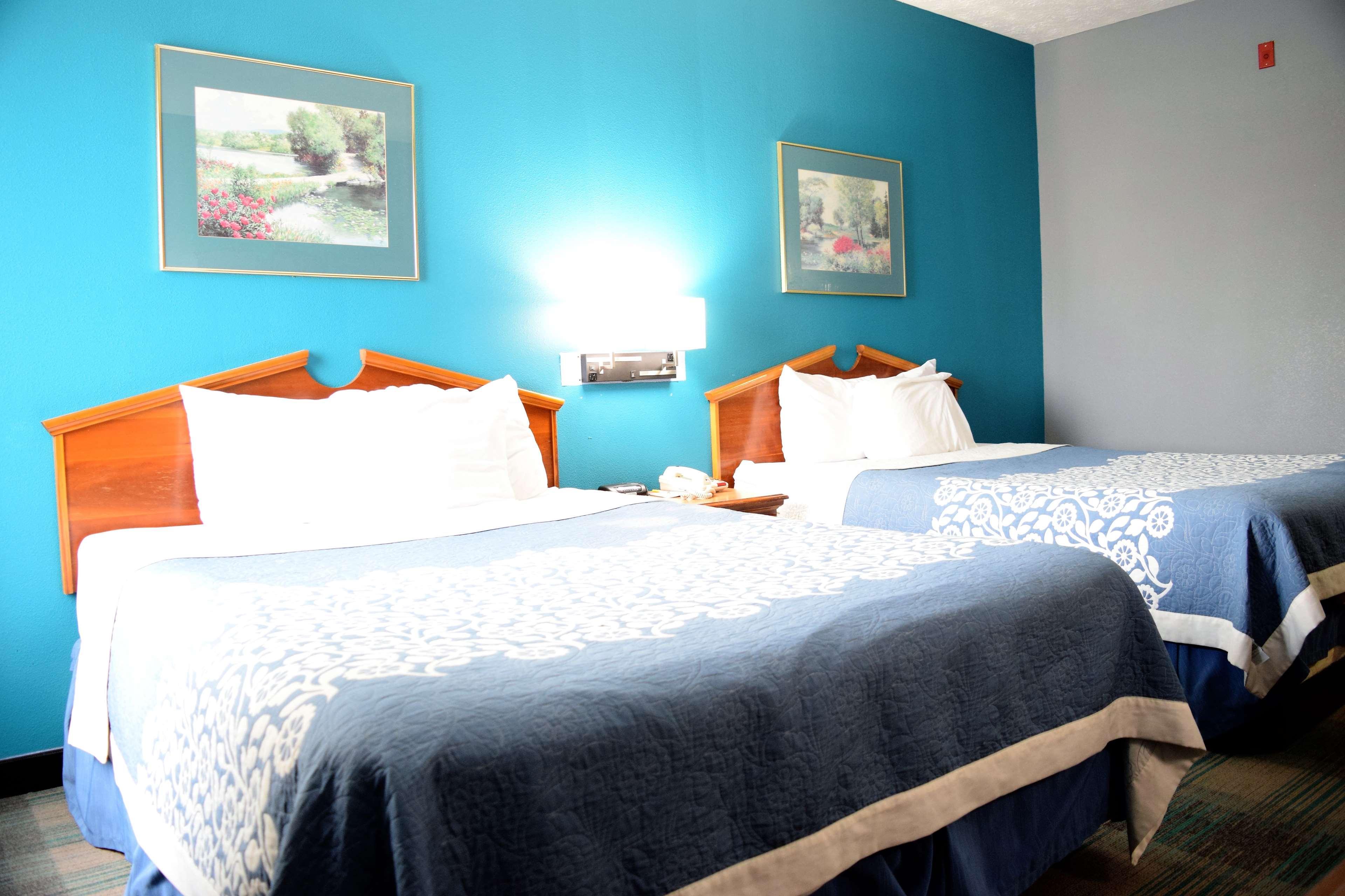 Days Inn By Wyndham Монтгомъри Екстериор снимка